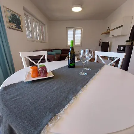 Marineri Appartement Sali